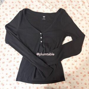SO Women's Black Buttoned Long Sleeve Top
